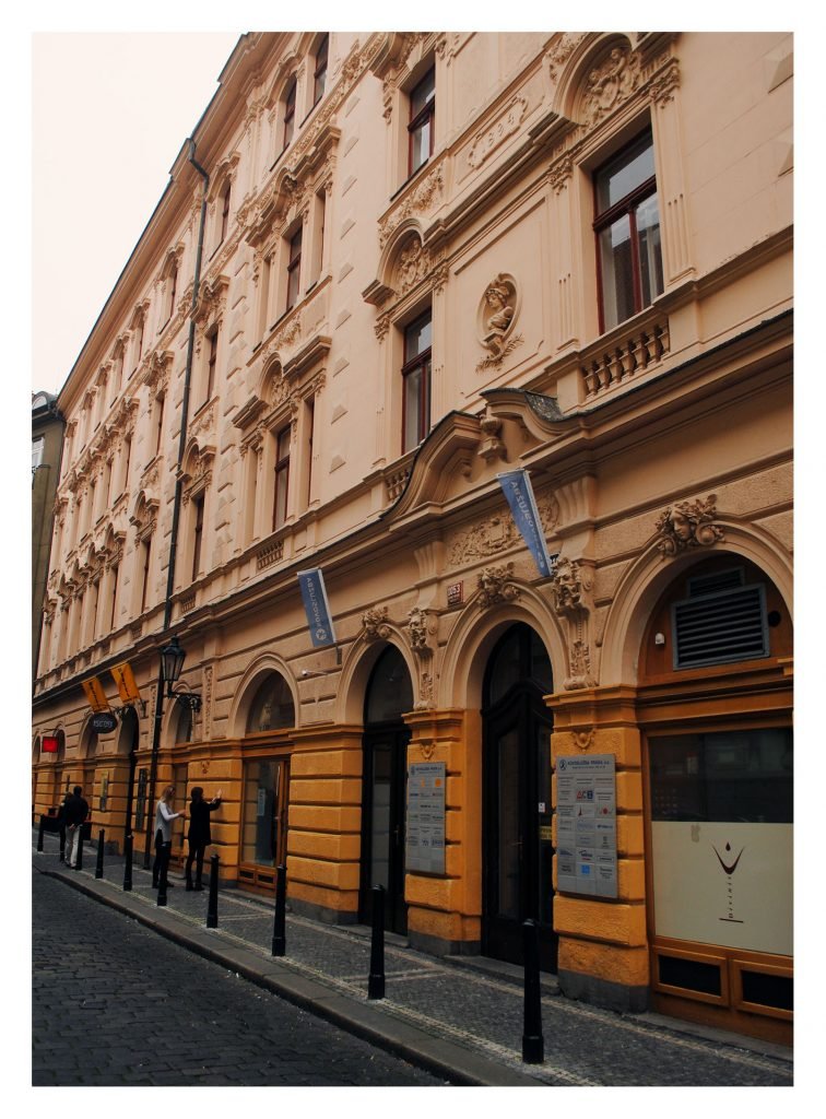 esterno-756x1024 Headquarters of the Language Atelier School in Prague
